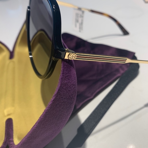 ****SOLD**** NEW GUCCI 55MM Shield Sunglasses - Picture 2 of 6